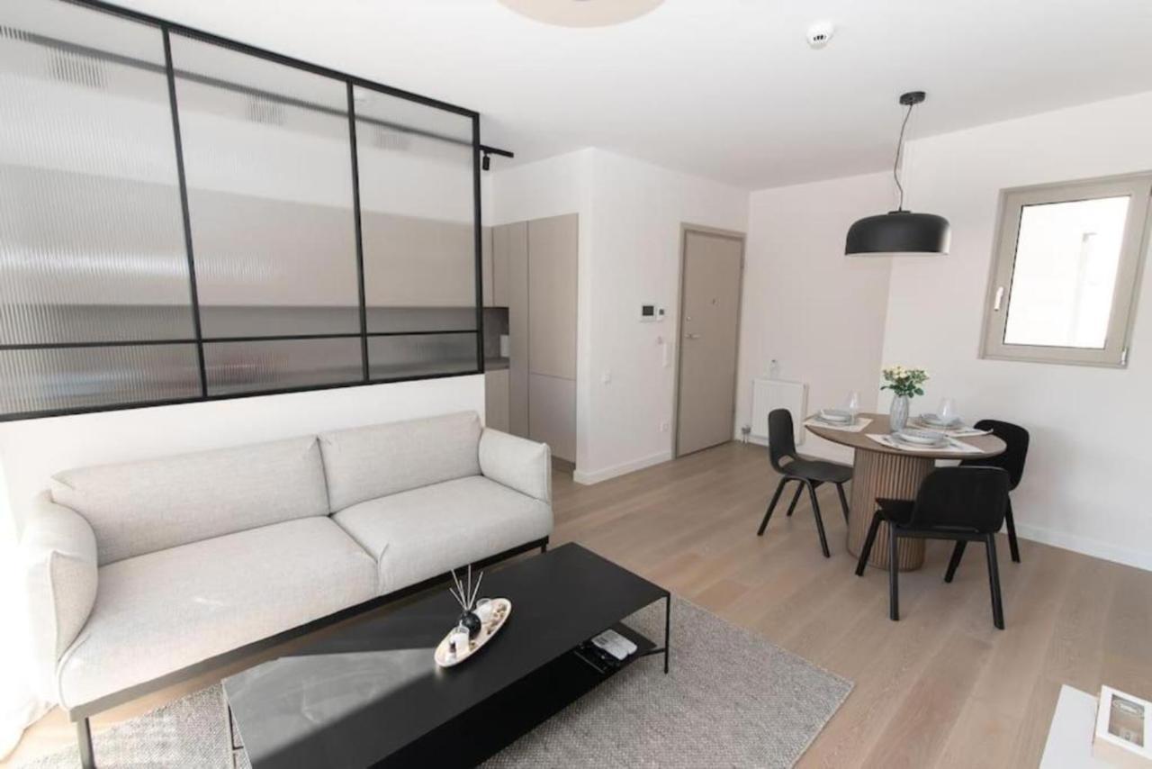 Modern Close To Center Athènes